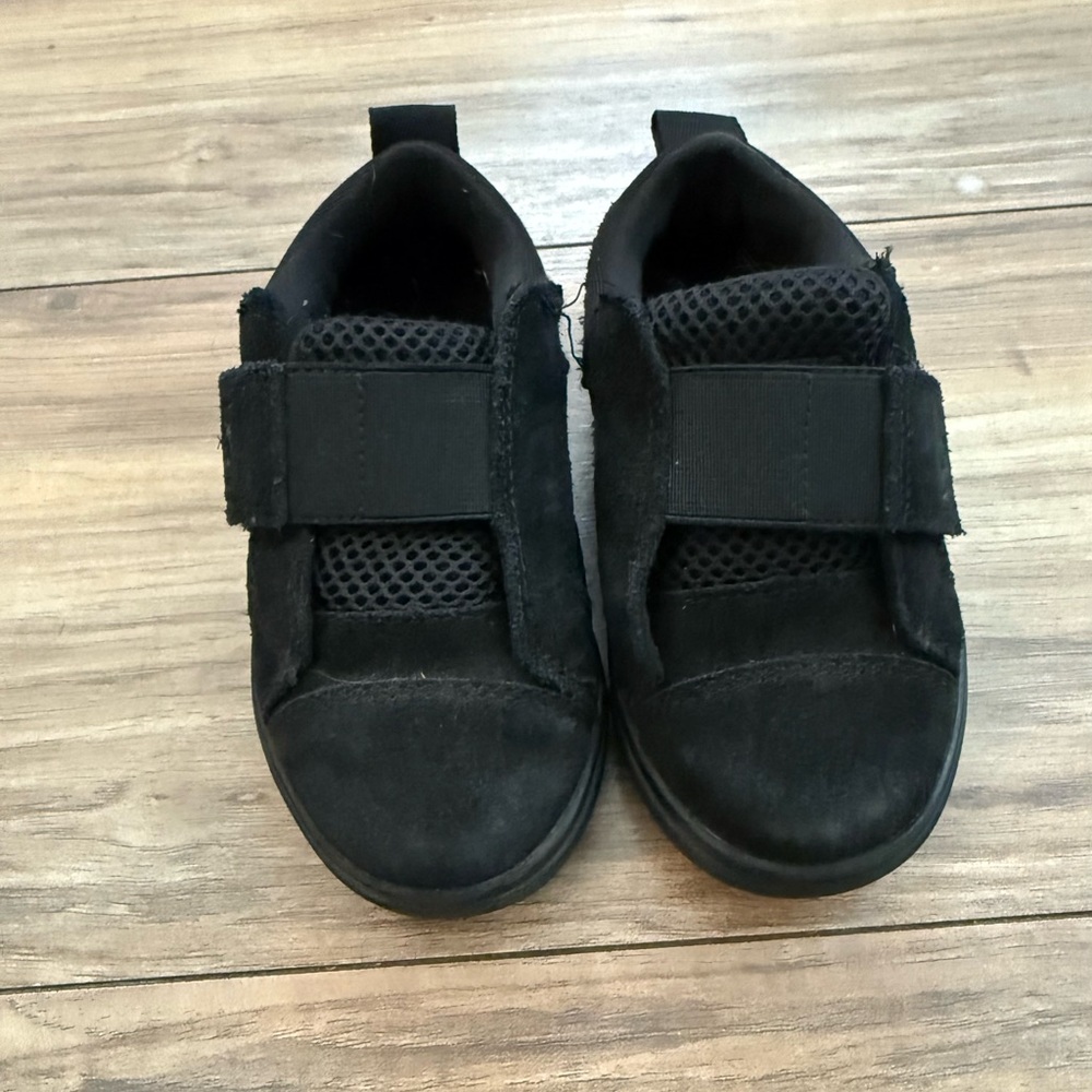 UGG Kids Black Velcro Sneakers 8T